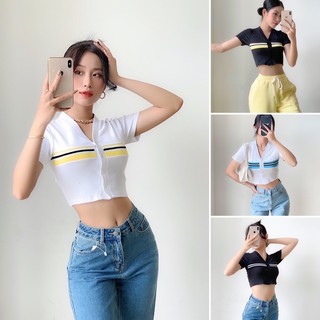 Áo croptop ngắn tay viền ngực cài cúc sang chảnh