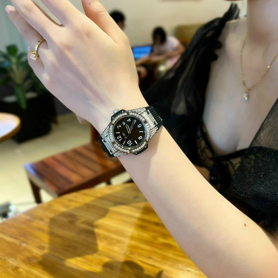 Đồng Hồ Xcer Nữ Silicon Đen Tròn Đính Đá Silver 36mm B0611 Chính Hãng