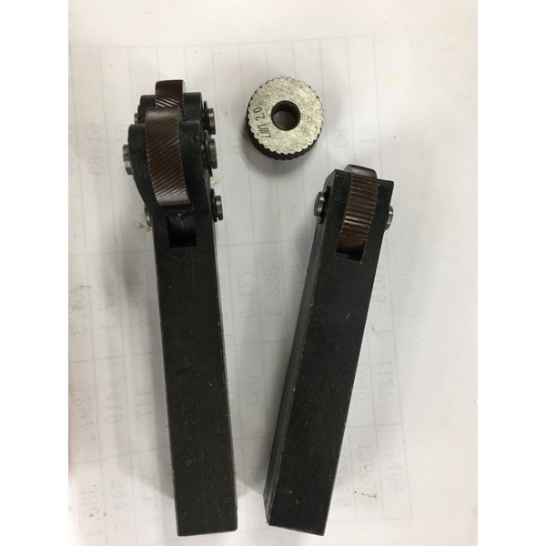 Cán lăn nhám, tạo nhám caro, cán thân 20x20mm