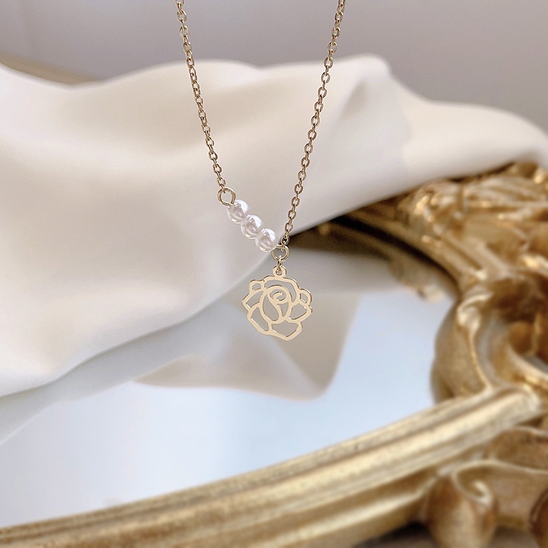 Vòng cổ Thép Titan Mặt Hoa Hồng Đính Ngọc Trai Nhân Tạo Thời Trang