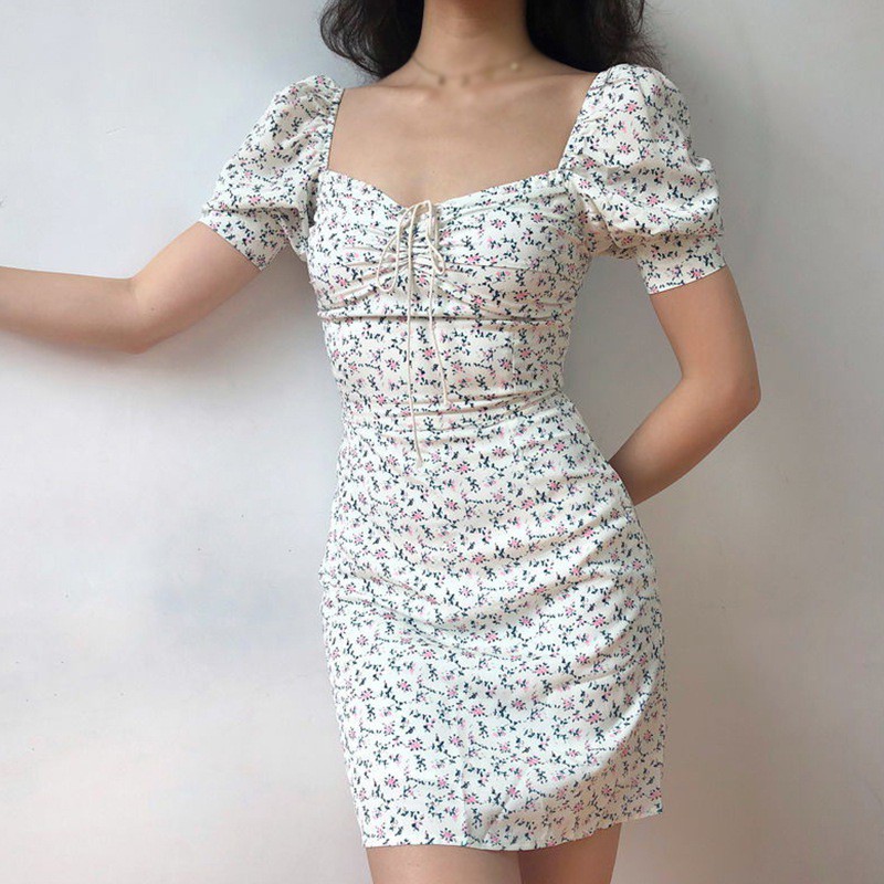 Đầm Tay Ngắn Cổ Vuông Họa Tiết Hoa Thiết Kế Hở Lưng Quyến Rũ