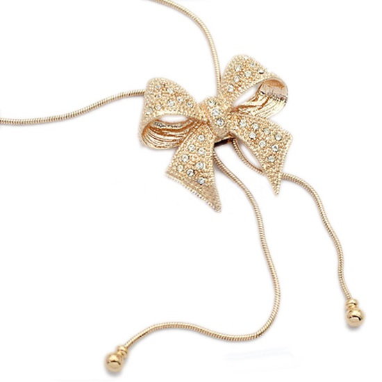 Dây chuyền tạo hình chiếc nơ đính đá và ngọc đẹp mắt