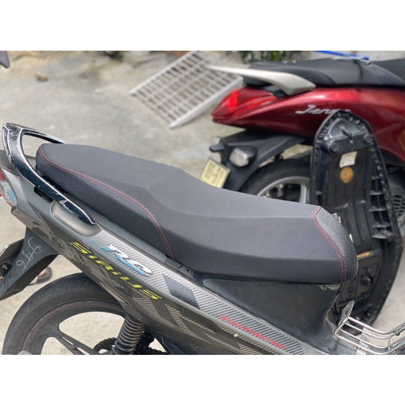 Yên xe Sirius Fi gọt góc cạnh 2 tầng + da xịn 4 chiều may phối chỉ Đỏ
