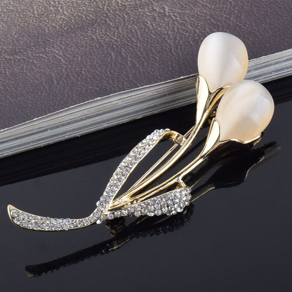 Cài áo hình hoa đính đá