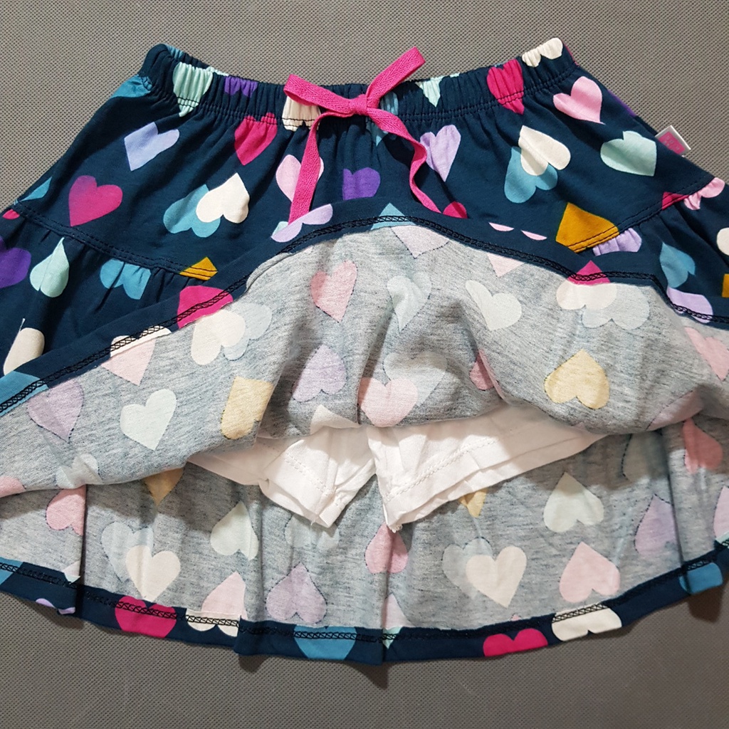 Váy quần bé gái in họa tiết trái tim rực rỡ size đại 20-50kg