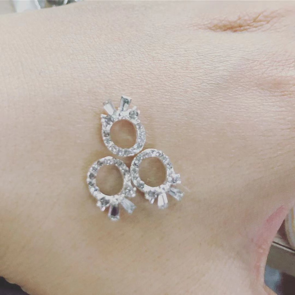 Charm nơ tròn màu vàng bạc