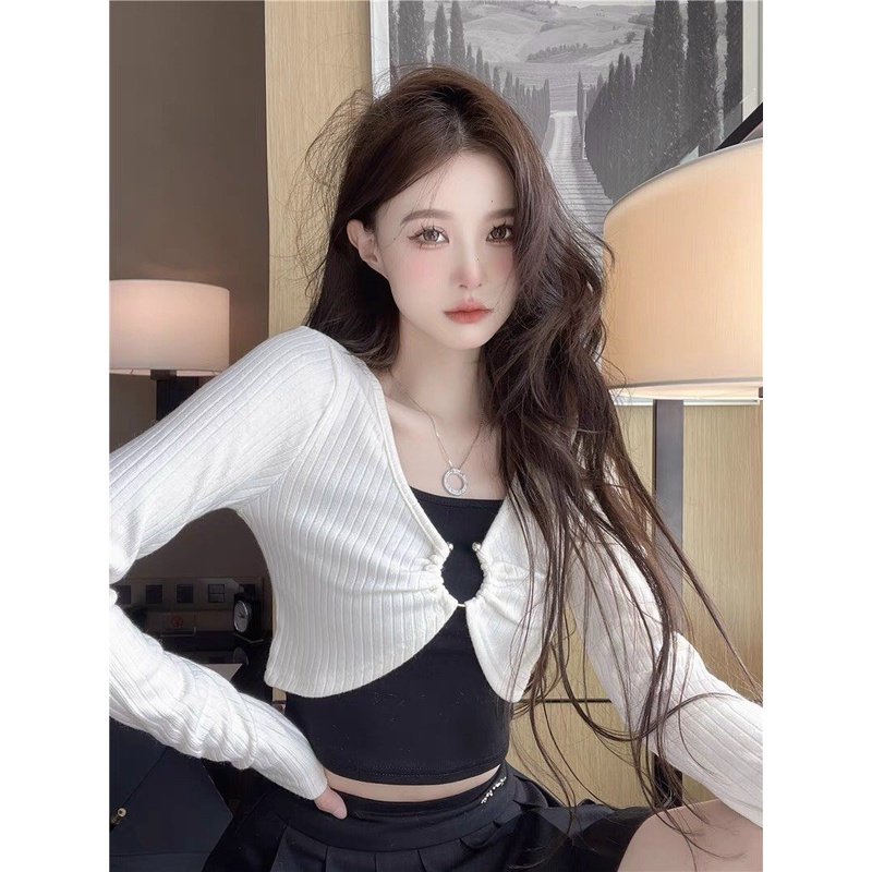 Set áo croptop nữ dài tay kèm áo hai dây trong phối phụ kiện khoanh tròn cá tính cực trend - AO087