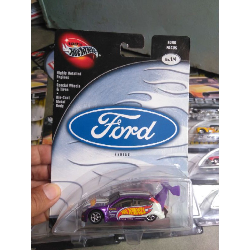 xe Hotwheels Real Riders Ford Focus Hotwheels team Màu tím , hàng hiếm