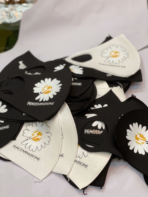 [Ảnh thật Có Clip] - Set 5 Khẩu trang vải in Hoa cúc Peaceminusone thời trang cá tính! | BigBuy360 - bigbuy360.vn