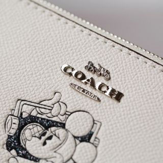 Ví cầm tay coach chuột disney