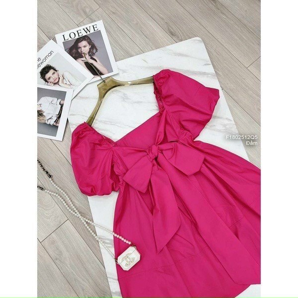 đầm baby lụa chéo cổ vuông kiểu hở lưng tay ngắn bồng