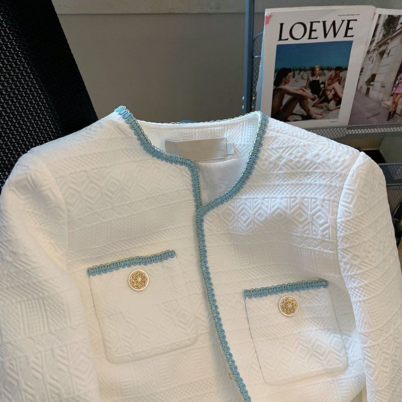 Áo Khoác Dáng Ngắn Màu Trắng Thời Trang Mùa Thu 2022 Cho Nữ