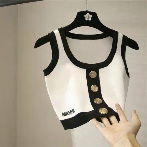 Áo Dệt Kim Sát Nách Màu Trắng Đen Phối Nút Vàng Tương Phản Thời Trang Xuân Hè