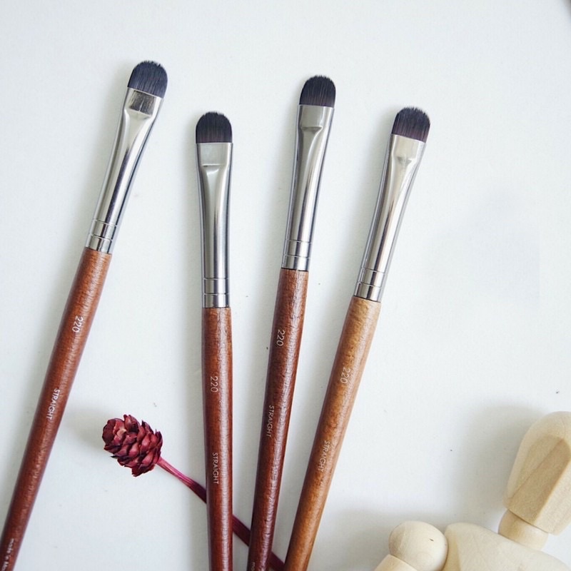 Cọ che khuyết điểm Makeup Forever 220