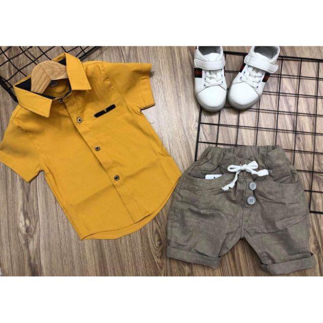 Set bộ bé trai! Size từ 9kg -> 17kg. Quần chất vải kaki mềm, áo vải co giãn tốt. Phom đẹp. Có 5 màu sang chảnh