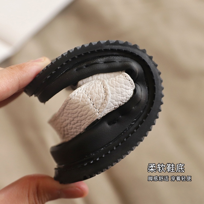 Sandal đen trắng mùa hè quai dán cho bé trai từ 2 tuổi cực đẹp cực nhẹ cực êm.