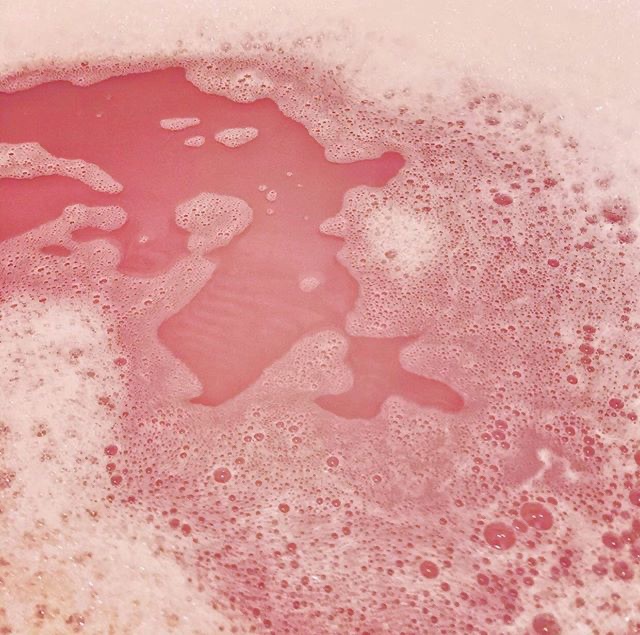 Bom tắm hoa hồng (Rose Bath Bomb) | BigBuy360 - bigbuy360.vn