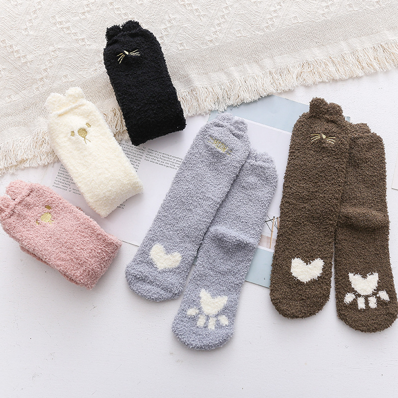 Tất chân chất liệu vải san hô lông cừu họa tiết hoạt hình dành cho nữ vào mùa đông hình chân mèo