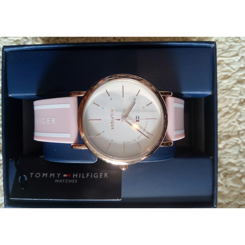 Đồng hồ Tommy Hilfiger nữ dây silicon hồng mặt 35mm