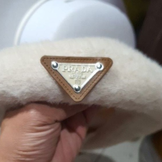 Tag Prada cao cấp gắn mũ áo túi cực sang chảnh