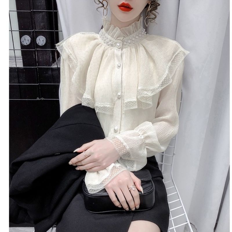 Áo kiểu màu trắng