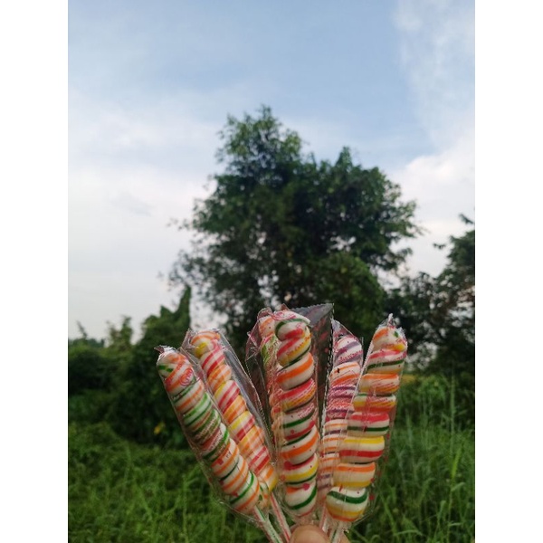 kẹo mút cầu vồng xoắn que (combo25 cây)