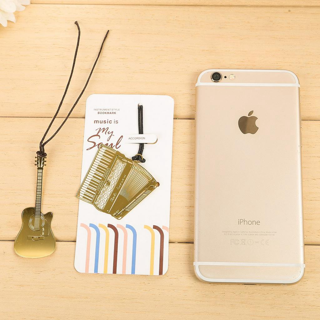 1 dụng cụ đánh dấu trang sách hình đàn Piano bằng kim loại màu vàng dễ thương