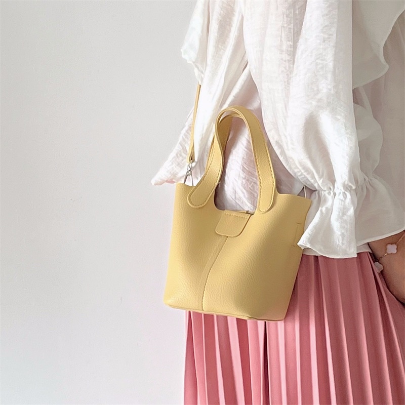 Urihouse - Túi đeo chéo, cầm tay vintage màu vàng form mềm kèm túi nhỏ bên trong