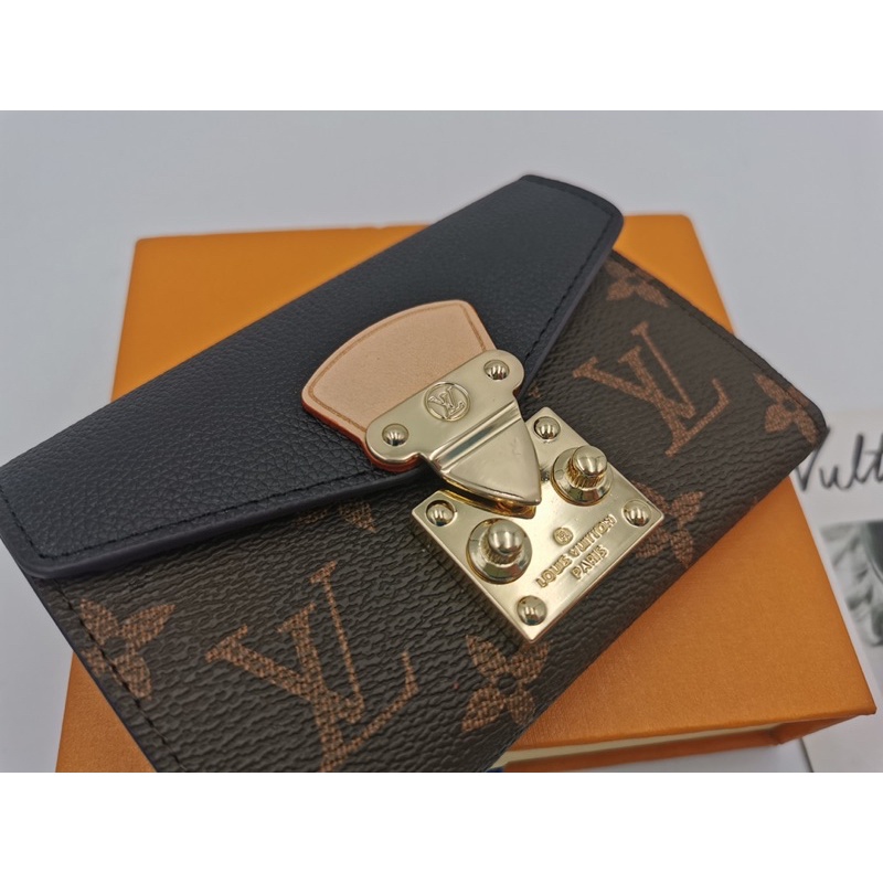 Ví gập cho nữ thương hiệu Louis Vuitton LV cao cấp khoá trượt