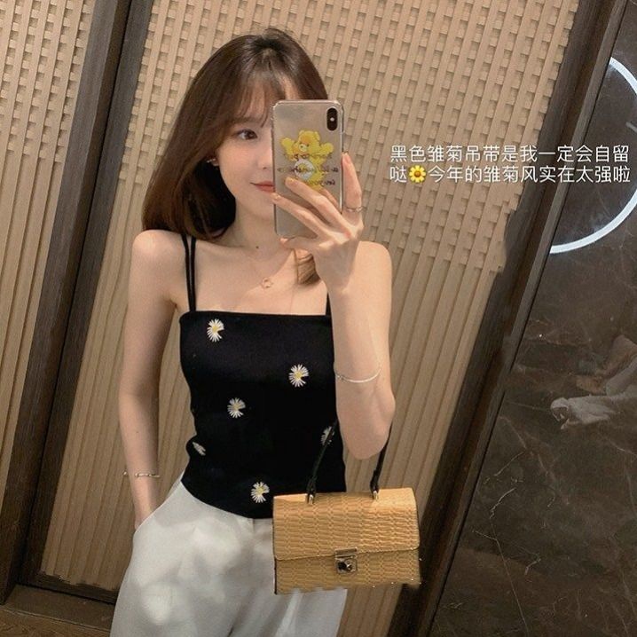 Áo Hai Dây Dệt Kim Thêu Hoa Cúc Dáng Ôm Vải Lụa Mát Phong Cách Hàn Quốc Quyến Rũ Cho Nữ