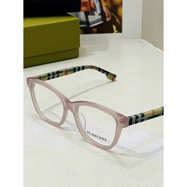 Kính bbr màu tím môn xinh lắm ạ