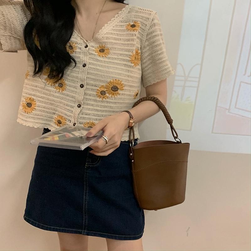 Áo croptop áo kiểu nữ tiểu thư đẹp hoa cúc tay ngắn cổ vuông sang chảnh thời trang bánh bèo 2020 | BigBuy360 - bigbuy360.vn