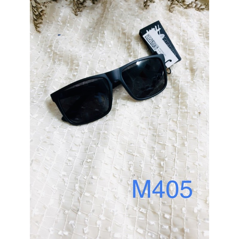 Kính râm mát HM sang sịn mịn ạ, Có Mail mua hàng tại web của hãng.
