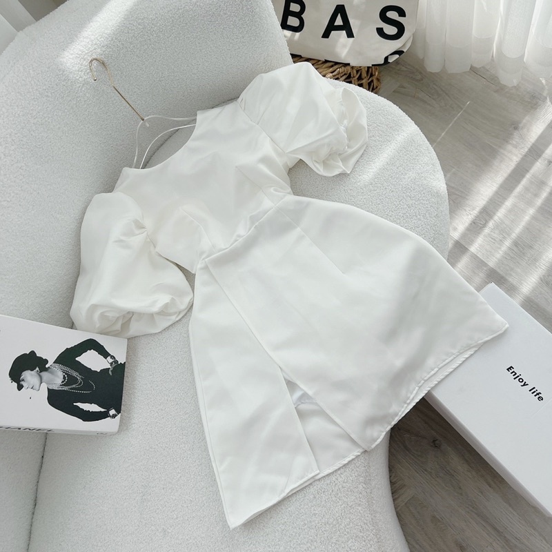 ĐẦM TRẮNG TAY PHỒNG KHOÉT LƯNG