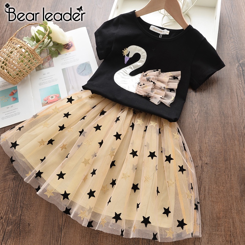 Set đồ BEAR LEADER gồm áo thun họa tiết thiên nga hoạt hình + chân váy thời trang mùa hè cho bé gái