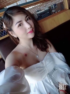 Áo trắng rút ngực rớt vai