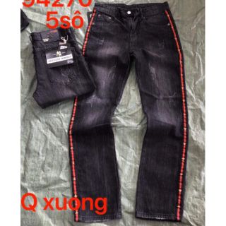Quần bò ống xuông kẻ sọc đỏ