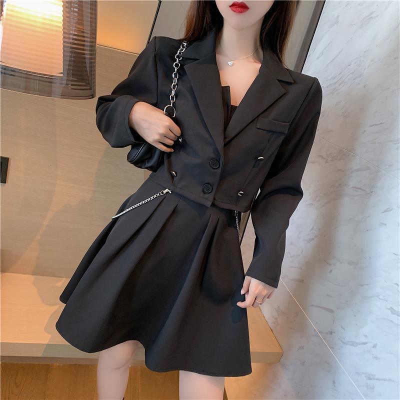 Set đầm hai dây + áo khoác ngắn tay dài phong cách mùa thu mới 2021 | BigBuy360 - bigbuy360.vn