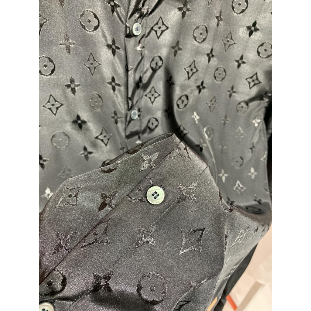 Áo phông cao cấp Louis Vuitton LV thiết kế thời trang với lớp vải mềm và thoải mái