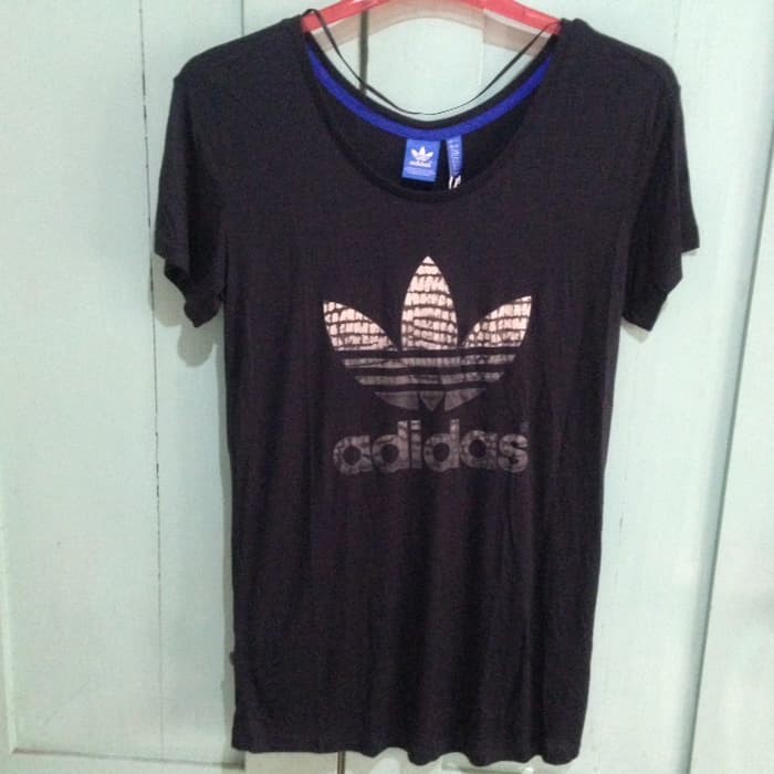 Giày Adidas Paisley Logo Black Sz S. Áo Thun Thể Thao Thời Trang Năng Động Cho Nữ