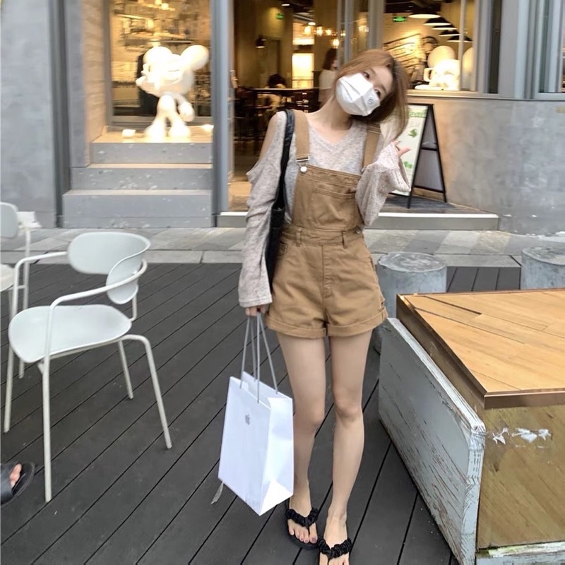 Quần bò yếm đùi màu be