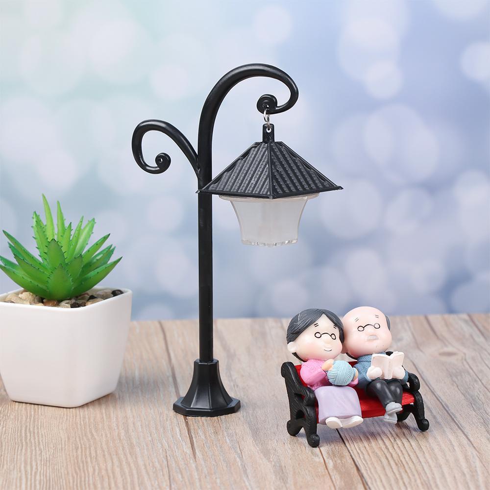 Mô Hình Đèn Đường Mini Bằng Nhựa Resin Trang Trí Tiểu Cảnh Sân Vườn