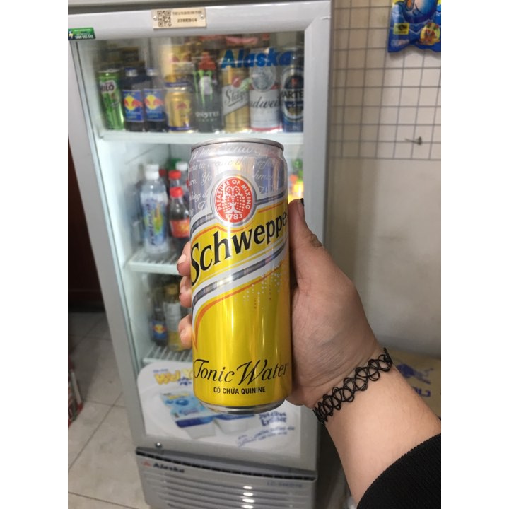 Nước tonic Schweppes
