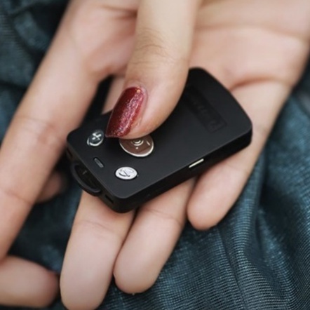 Tripods kiêm gậy chụp hình tích hợp Remote cho điện thoại Yunteng VCT-1688