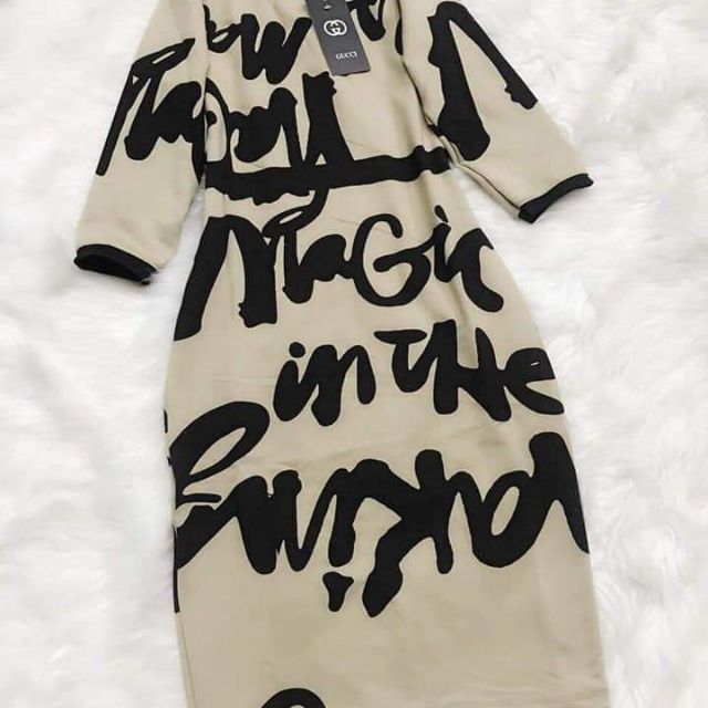 Váy ôm họa tiết chữ #vaychu.Còn 3 váy y hình size S ( 40 - 48kg). Chất vải Thun tàu.Lên dáng y hình.Xả thu hồi vốn.