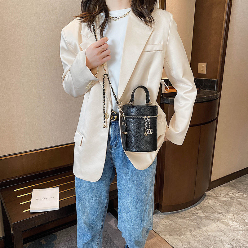 Bag Women's 2021 New Messenger Bag Versatile Leather Bucket Bag Ins Super Hot Fashion Small Chain Bag