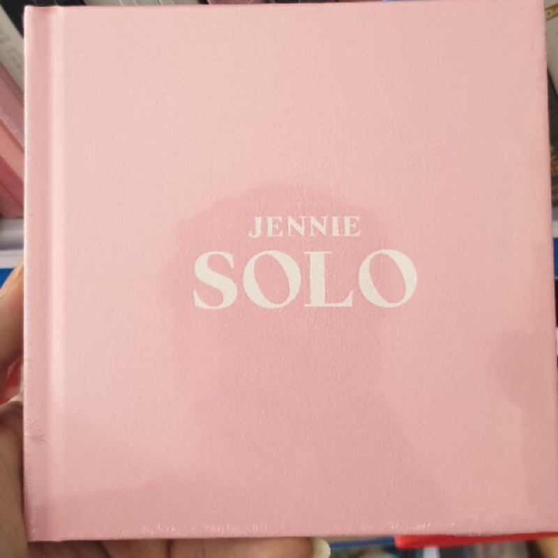 Có sẵn- album Jennie Solo Blackpink