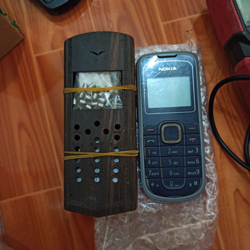 [xả kho] Điện thoại nokia 1202 vỏ gỗ