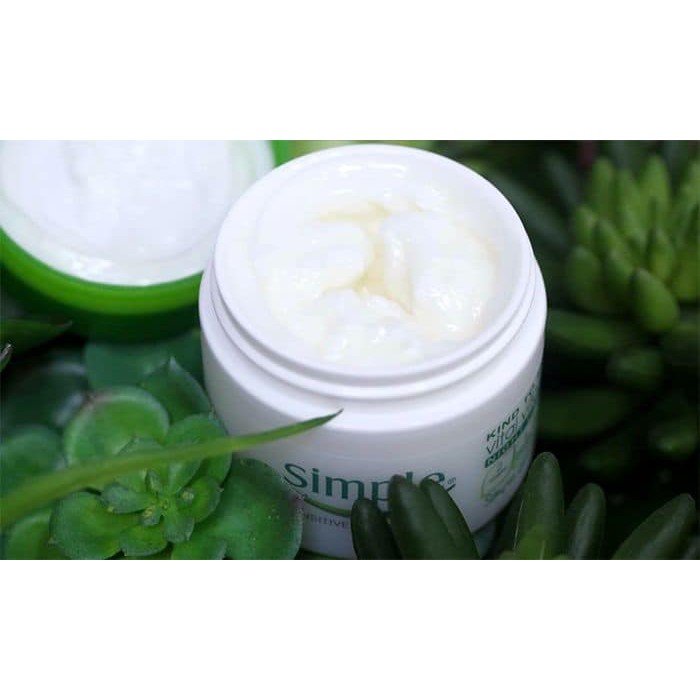 Kem dưỡng da ban ngày Simple Vital Vitamin Cream Day SPF15