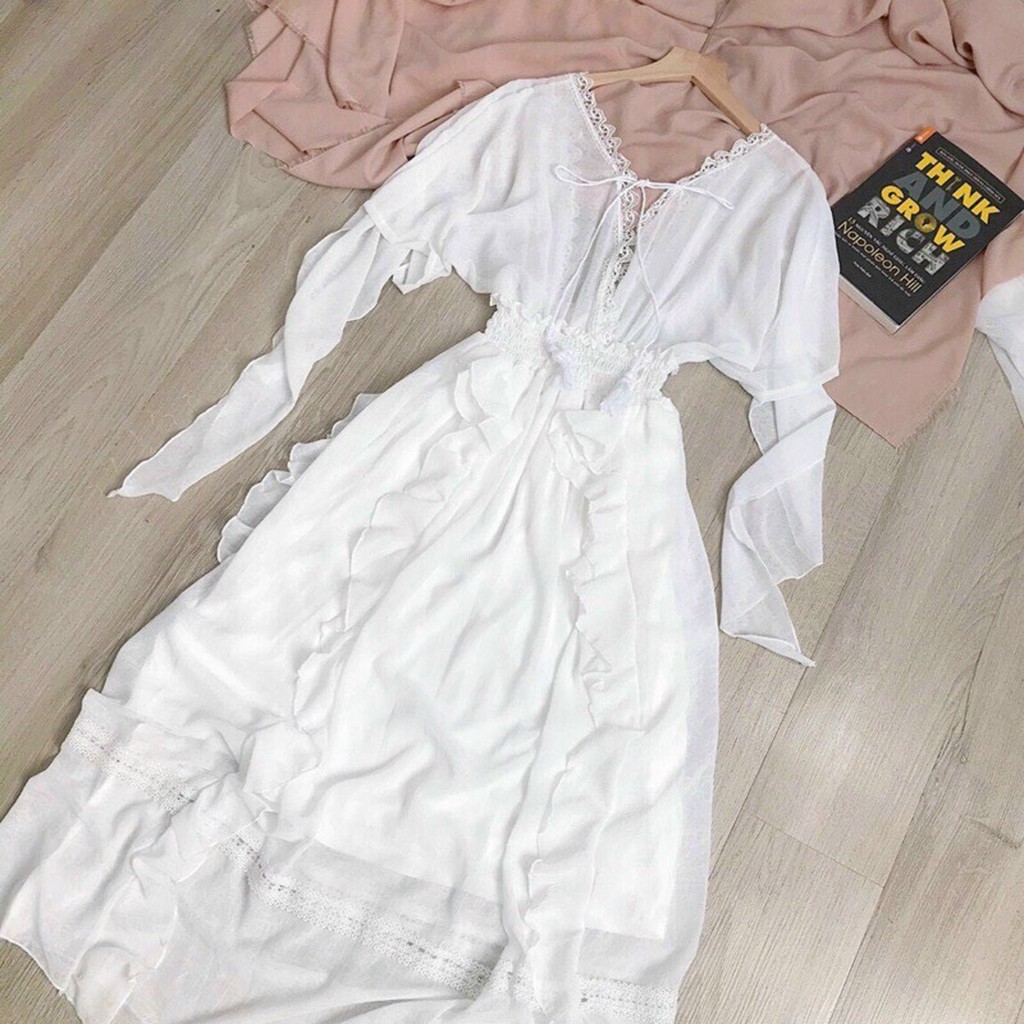 Đầm váy maxi trắng phối bèo sẻ tà nhúm eo dáng dài công chúa hở lưng đi biển chgupj hình kỉ yếu nàng thơ Hà Kiều MSP054